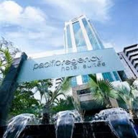 קואלה לומפור Pacific Regency Hotel Suites מראה חיצוני תמונה The entrance of the hotel