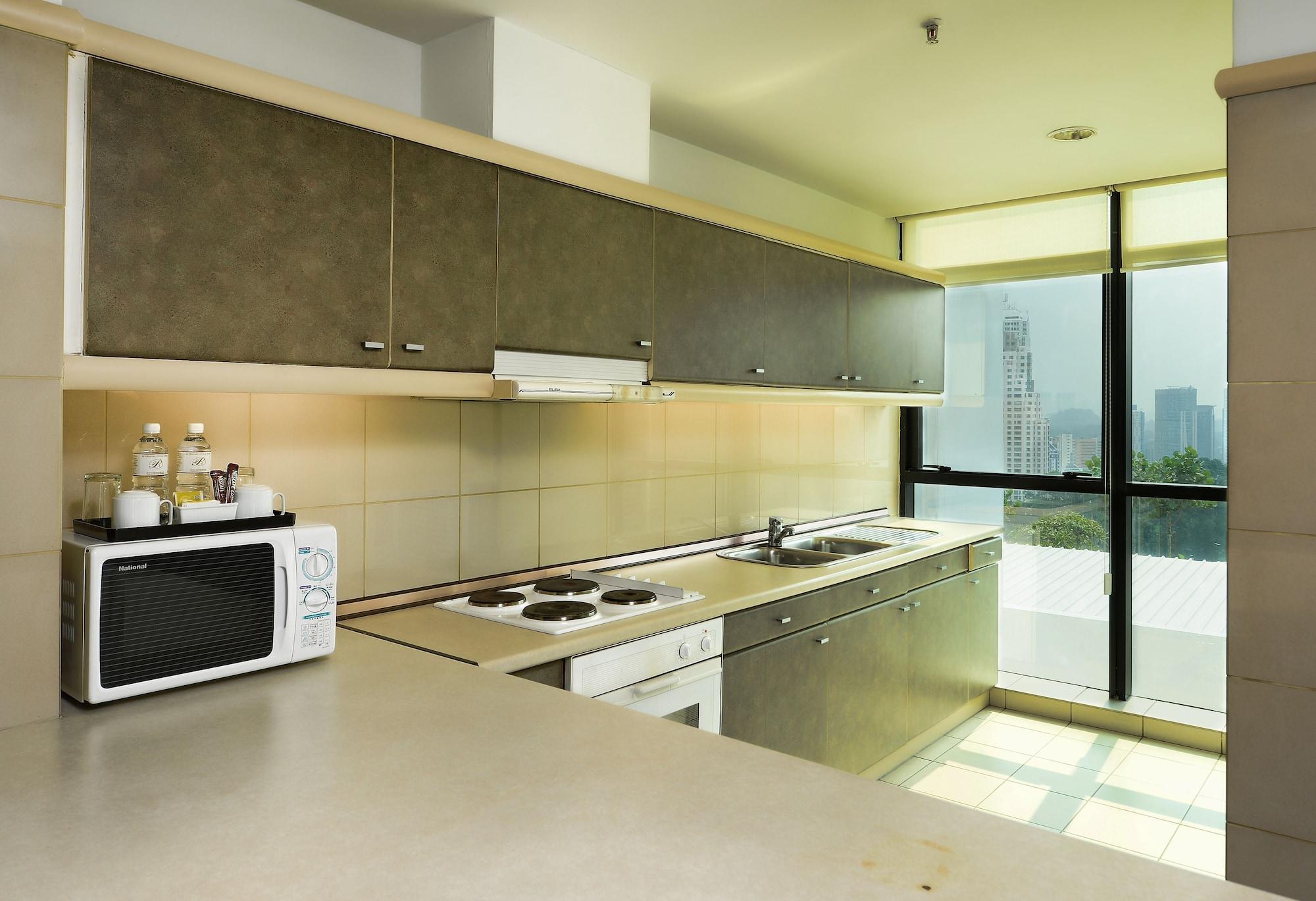 קואלה לומפור Pacific Regency Hotel Suites מראה חיצוני תמונה A typical kitchen