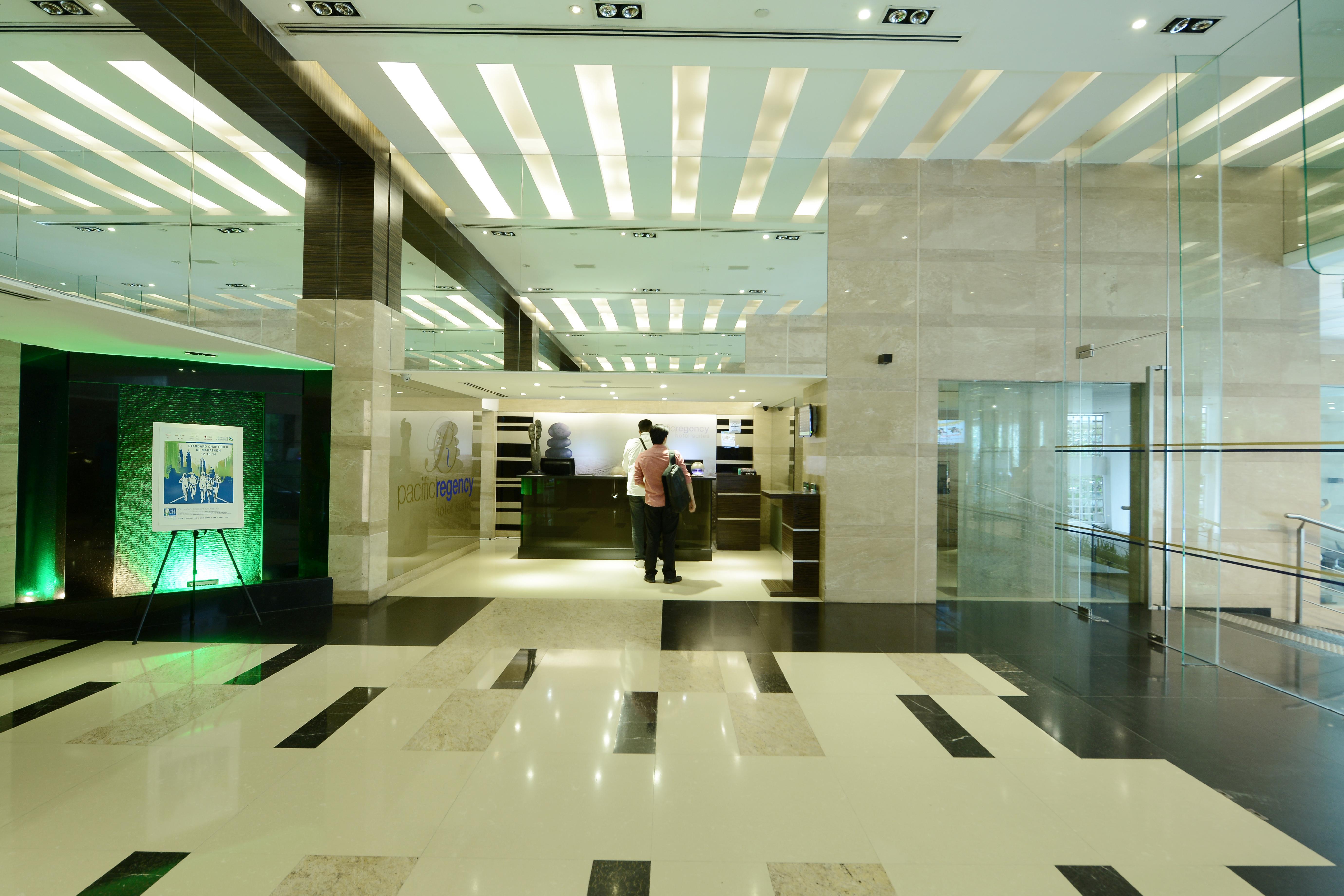 קואלה לומפור Pacific Regency Hotel Suites מראה חיצוני תמונה Lobby