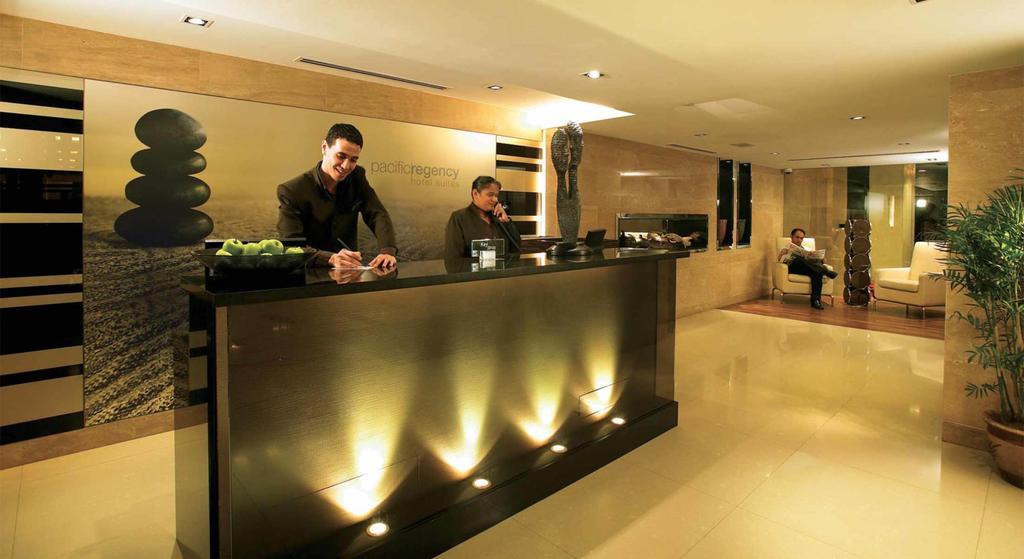 קואלה לומפור Pacific Regency Hotel Suites מראה חיצוני תמונה The reception desk at the Mandarin Oriental, London