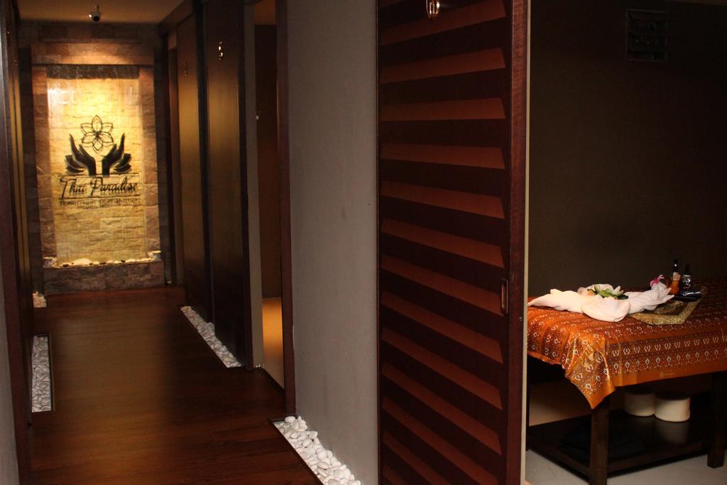 קואלה לומפור Pacific Regency Hotel Suites מראה חיצוני תמונה The interior of a Thai spa